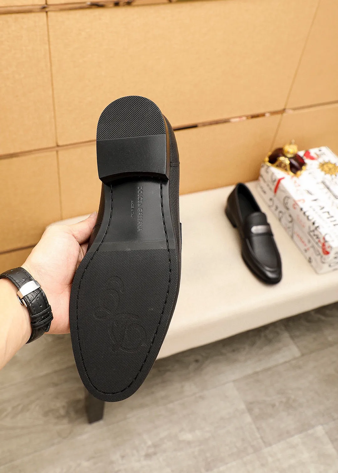 Men's clothing and shoes 💰460 💐DG top quality🔍🔍Men's new leather shoes🚹Sold simultaneously at counters⚠The uppers are imported open-edge beaded cowhide leather uppers from Italy, fully imported cowhide leather lining + classic hardware buckles, completely 1⃣️to 1⃣️reproduction🇮🇹💪💪, ⚠ Sole: The original sole is specially provided by the original factory. The exclusive movable molded sole is super comfortable. ⚠The original factory follows the order, 🔍🔍high quality, you can enter and exit the counter at will, welcome to compare⚠Size: 38-44 (45.46🉑️Customized)
